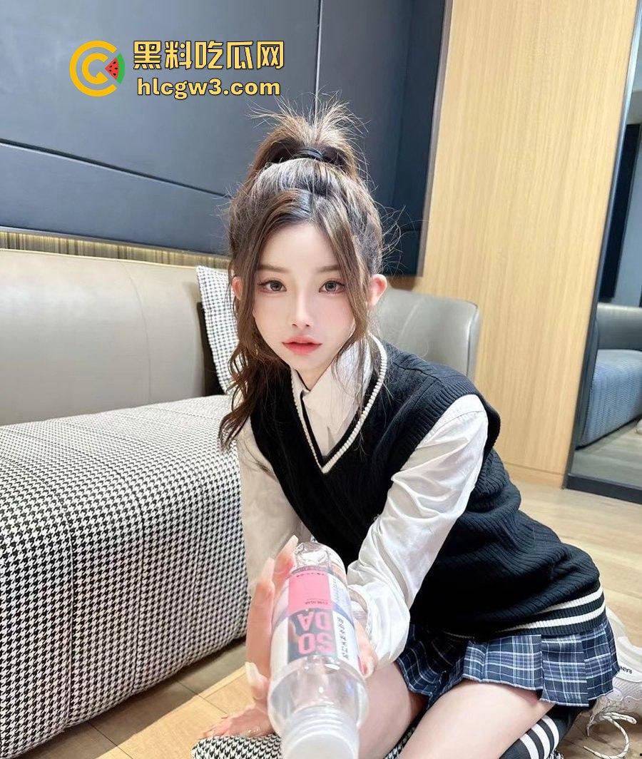 上海极品TS『刘依依』美到让直男怀疑人生 这颜值炸裂打破次元壁 上半身绝杀 你敢认是TS吗？  第2张