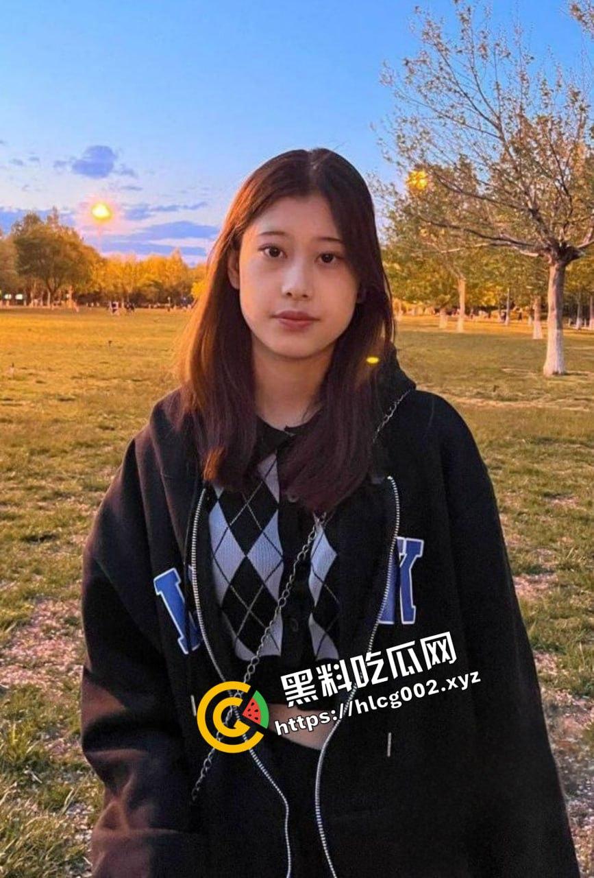 四川乐山师范学院美女『王静静』跟男友做爱还要边打麻将 一边享受游戏激情一边享受性爱快感！  第3张