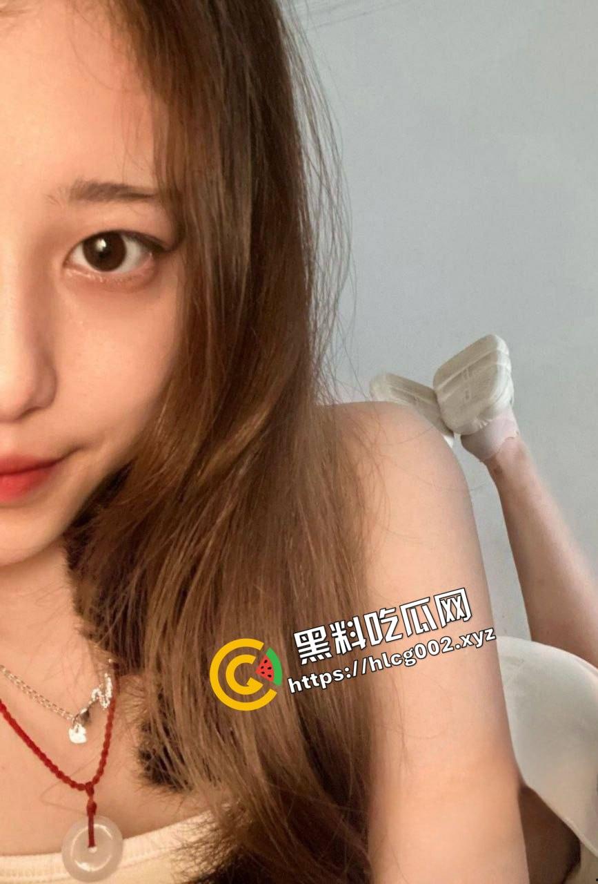 四川乐山师范学院美女『王静静』跟男友做爱还要边打麻将 一边享受游戏激情一边享受性爱快感！  第6张