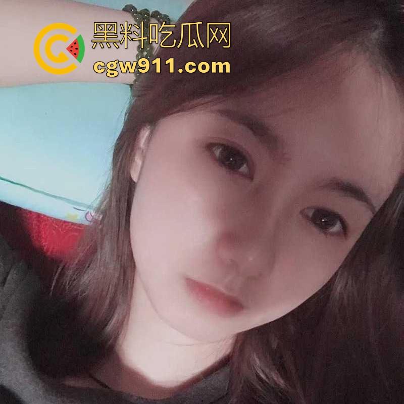 约炮湘潭大学清纯学生妹，被一顿麦当劳拿下开房，颜值甜美身材极品，各种无套花式做爱，被调教成小母狗！  第2张