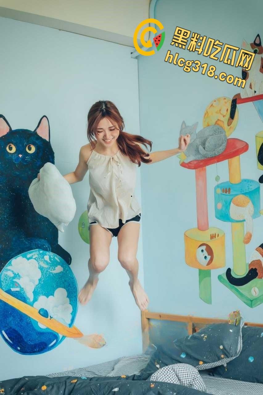 清纯模特下海变骚猫，抽插娇喘淫水乱流，深情口交眼神拉丝，细腰翘臀被操翻 ！  第1张