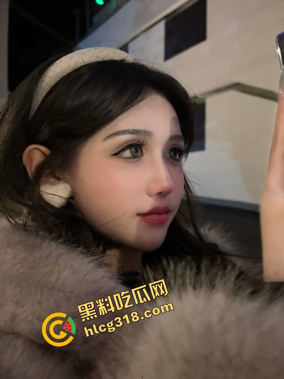 纹的时候笑得像疯子，洗的时候哭得像狗，精神小妹胸口洗纹身，找到接盘侠就开始洗过往了？  第2张