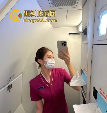 南航高颜值极品空姐【苏楠楠】被曝私底下是母狗一条， 与头等舱的金主爸爸约炮穿制服被干的嗷嗷叫！  第3张