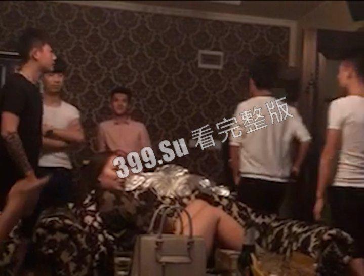 牛郎男妓篇  谁又能了解做鸭的悲哀，每天枸杞配生蚝，只要能傍上富婆，尊严又算什么！ 第2张