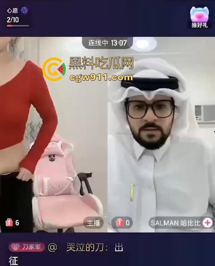 快手网红现在玩得那么大了吗？快手主播随机连线露点搏关注，当场脱衣脱裤，都这么玩了吗快手那边！  第1张