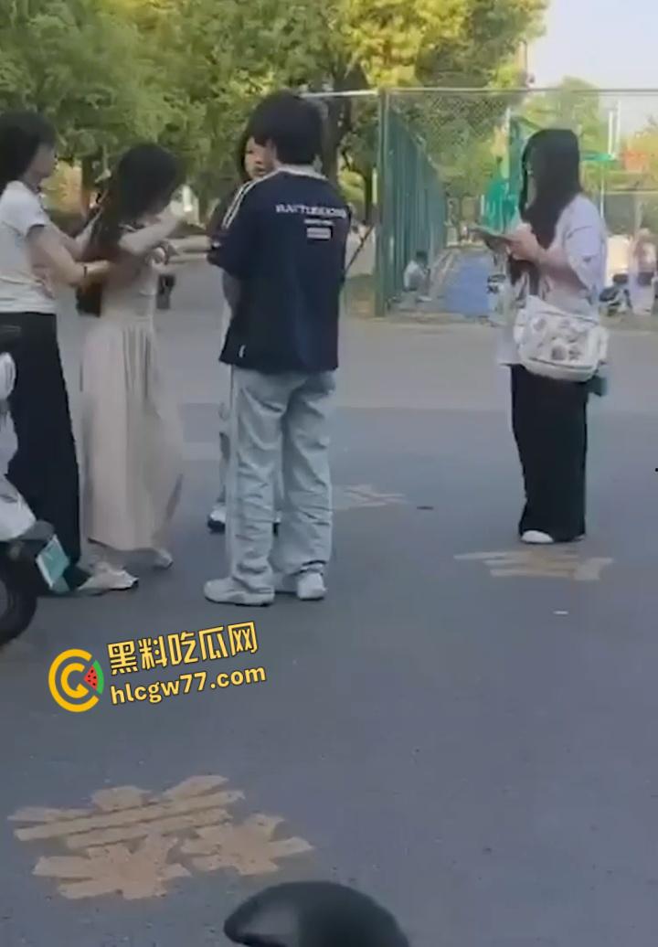 滁州学院渣男花心翻车，女友当众耳光伺候，360度捉奸现场嗨爆全网！  第6张