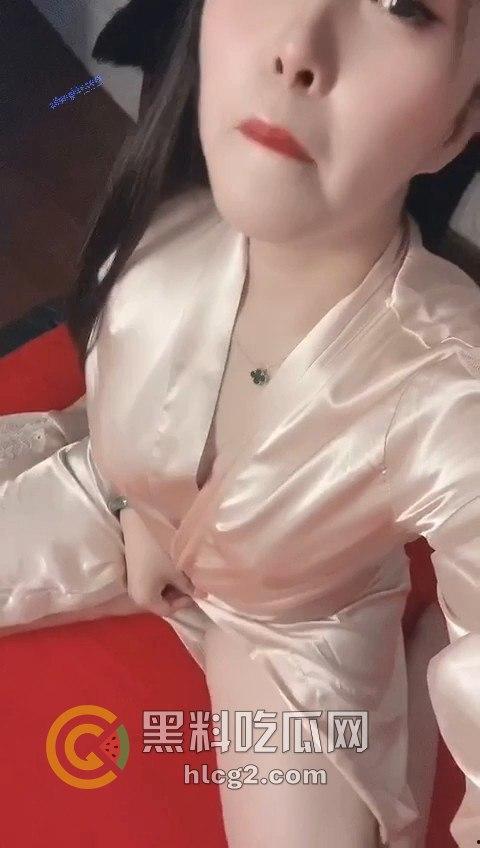 青岛巨乳少妇「李晓玲」老公远在海上，她的性感裸照让人喷鼻血！这对天生乳交圣体的诱惑太不可抗拒了  第8张