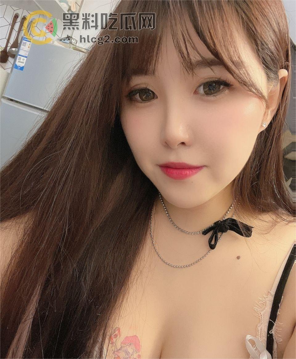 青岛巨乳少妇「李晓玲」老公远在海上，她的性感裸照让人喷鼻血！这对天生乳交圣体的诱惑太不可抗拒了  第9张