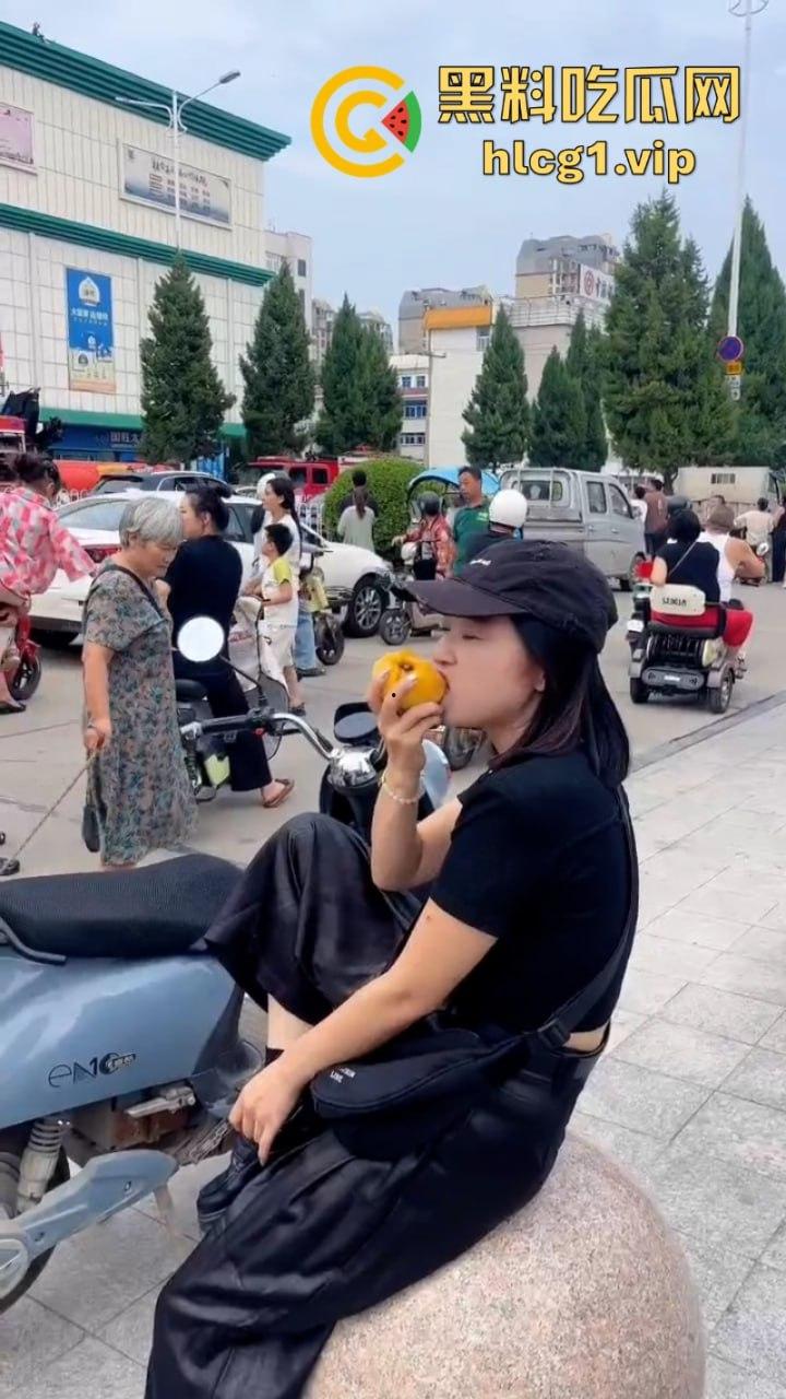 美女有什么烦恼呢！安徽亳州谯城区人民路盖盛祥 一美女想不开跳楼!  第4张