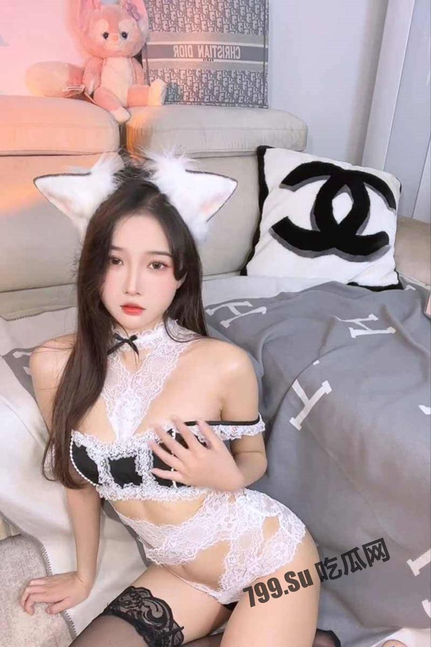 微博 「小奶瓶」 超美清纯女神 情趣套装私拍福利 揉胸摸逼  第5张