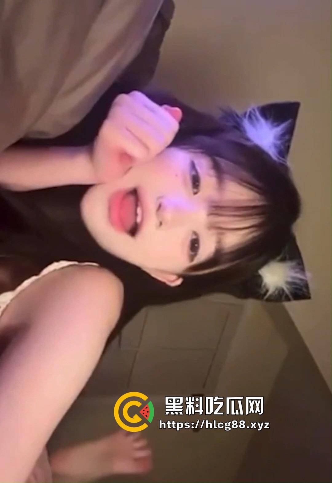 抖音美少女【鳗鱼mumu】推特卖逼，真名胡雯丽江西贱货背着男友收门槛裸聊，亲爹猥亵变态瘾曝光！  第8张