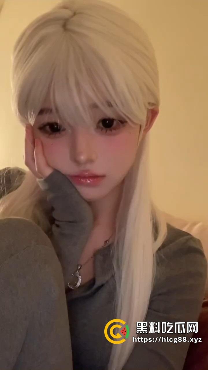 抖音美少女【鳗鱼mumu】推特卖逼，真名胡雯丽江西贱货背着男友收门槛裸聊，亲爹猥亵变态瘾曝光！  第10张