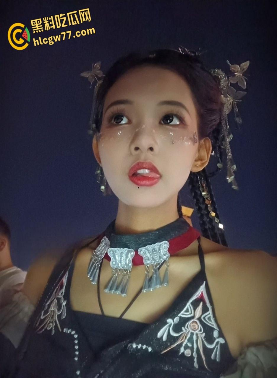 推特情侣泄密自拍，清纯反差尤物捆绑调教，口爆肥臀掀情欲狂潮！  第1张