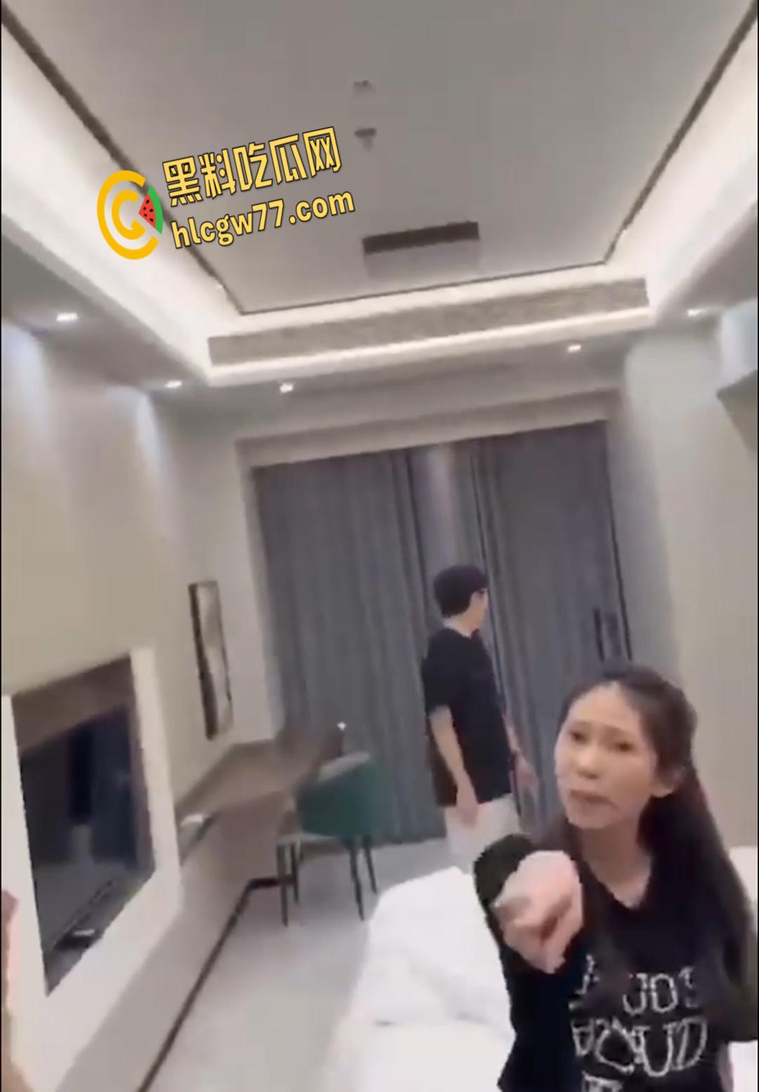 海南万宁抖音妖精【李倩倩Aplexy】酒店偷情翻车！老公抓奸床戏现场，床单凌乱真相辣眼！  第6张