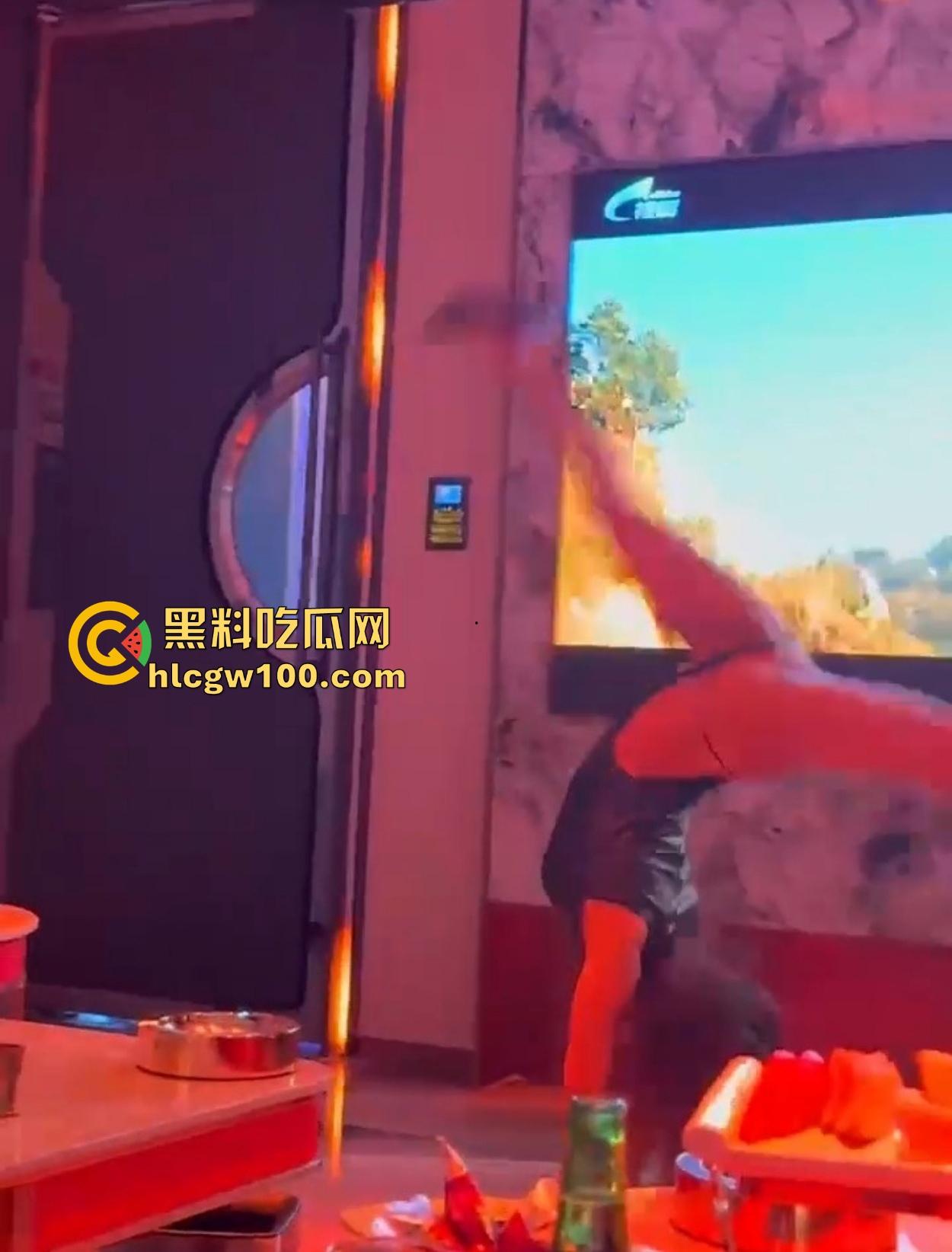 KTV现在都这么高端得吗 边唱歌边喝酒边看兔女郎陪酒女在包厢内扭腰跳骚舞,真是一种享受! 第7张 KTV现在都这么高端得吗 边唱歌边喝酒边看兔女郎陪酒女在包厢内扭腰跳骚舞,真是一种享受! 第7张