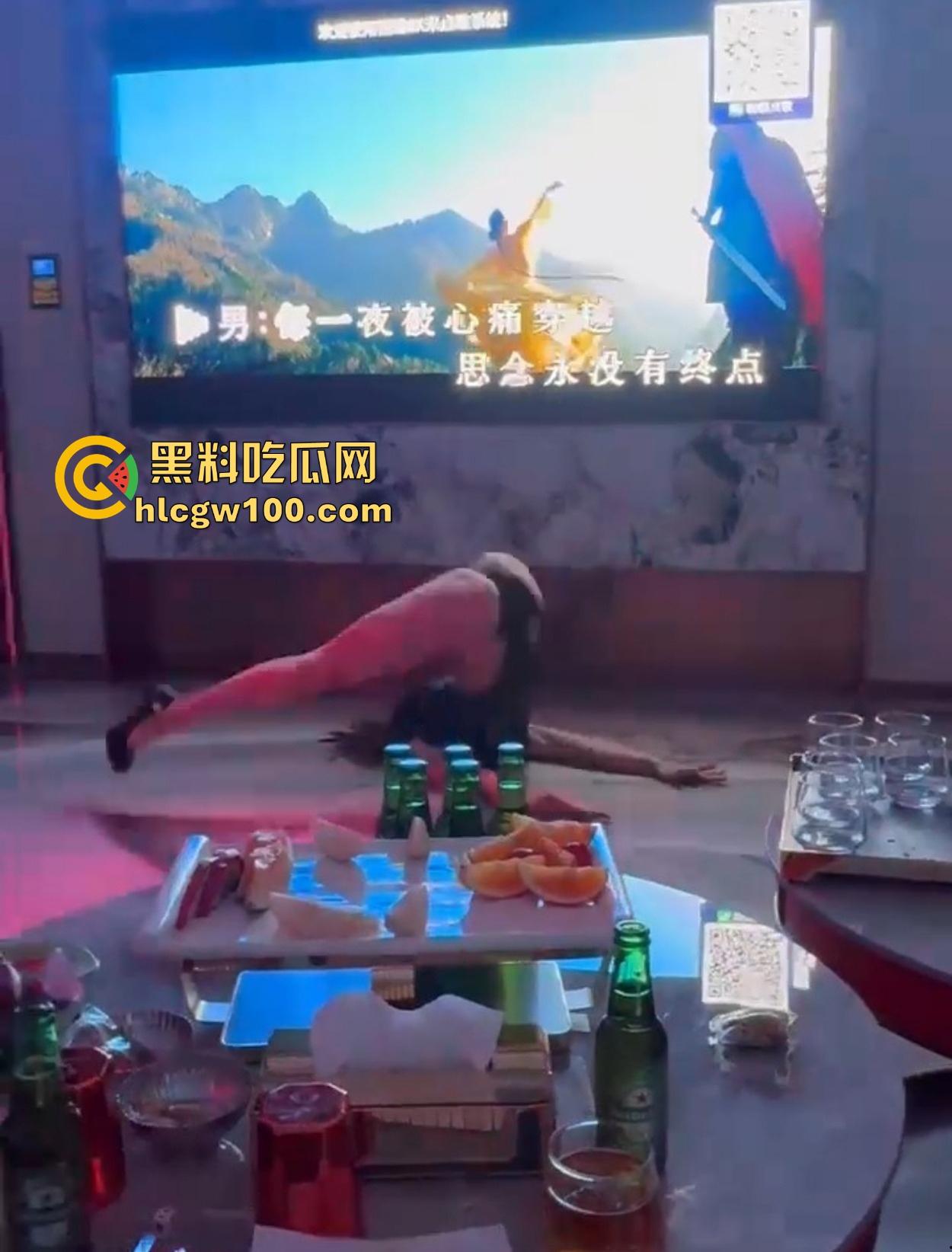 KTV现在都这么高端得吗 边唱歌边喝酒边看兔女郎陪酒女在包厢内扭腰跳骚舞,真是一种享受! 第11张 KTV现在都这么高端得吗 边唱歌边喝酒边看兔女郎陪酒女在包厢内扭腰跳骚舞,真是一种享受! 第11张