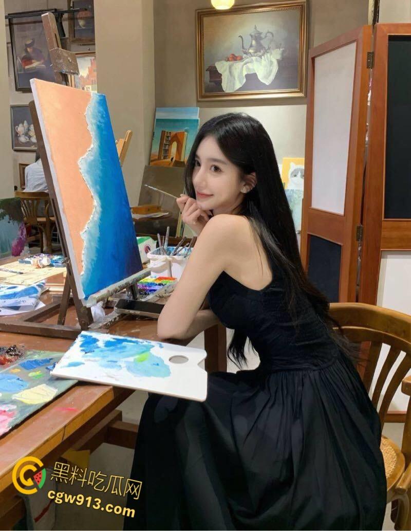 帮烟瘾哥哥买烟，饥渴妹妹主动口交，呻吟甜美干的妹妹白浆直流，快射了主动含屌口爆吞精  ！ 第1张