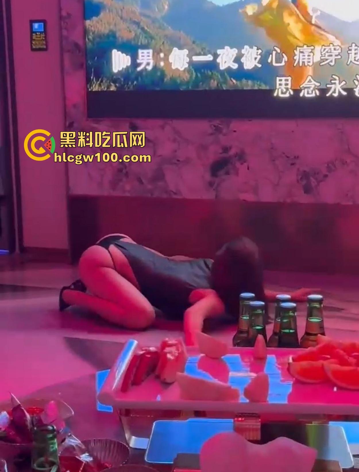 KTV现在都这么高端得吗 边唱歌边喝酒边看兔女郎陪酒女在包厢内扭腰跳骚舞,真是一种享受! 第12张 KTV现在都这么高端得吗 边唱歌边喝酒边看兔女郎陪酒女在包厢内扭腰跳骚舞,真是一种享受! 第12张