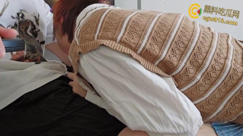 帮烟瘾哥哥买烟，饥渴妹妹主动口交，呻吟甜美干的妹妹白浆直流，快射了主动含屌口爆吞精  ！ 第7张