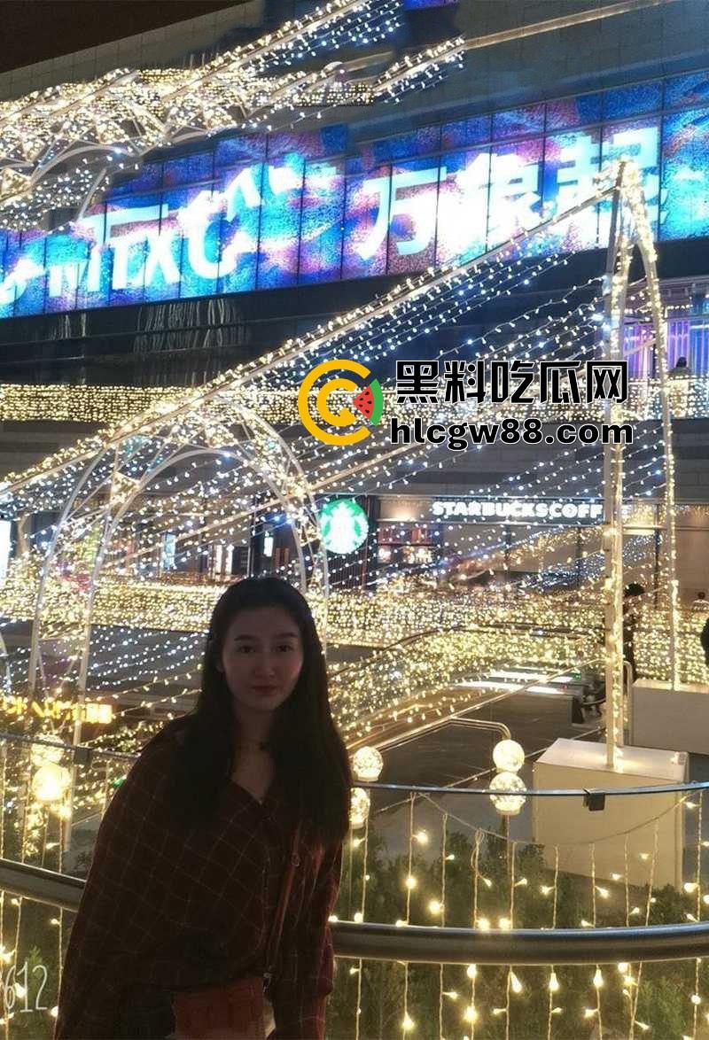 成都师范学校清纯妹子【赵婷婷】分手后被爆出，小逼被造得稀烂，床上劈腿露穴舔鸡巴，骚得像小母狗！  第4张