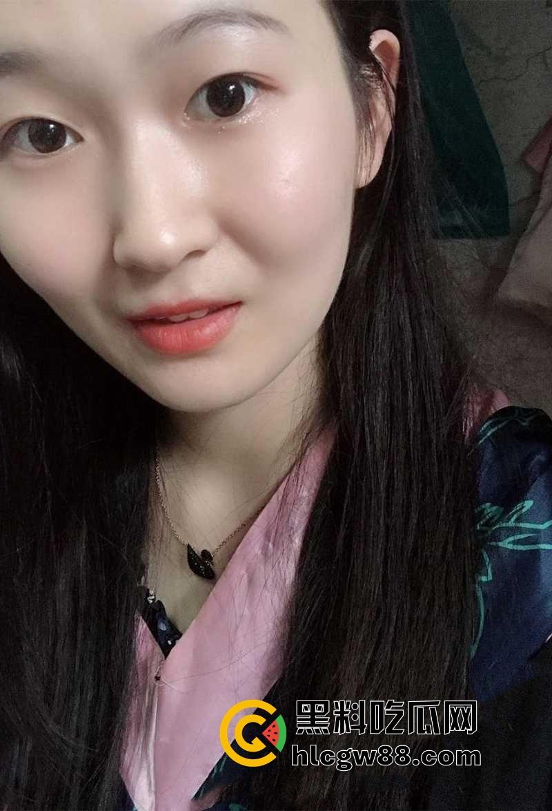 成都师范学校清纯妹子【赵婷婷】分手后被爆出，小逼被造得稀烂，床上劈腿露穴舔鸡巴，骚得像小母狗！  第5张