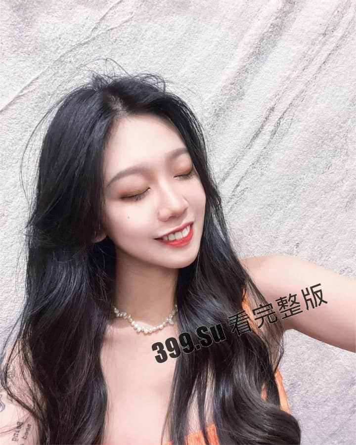 台湾 极品服装店 美乳老板娘 和男友私拍视频流出  在公共厕所做爱不敢发出声 第1张