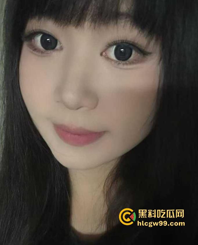 辽宁工商学院极品大三学姐【吴诗芸】给炮友拍裸照被玩腻后曝光，现实中很甜在床很骚。很有撸点！  第5张