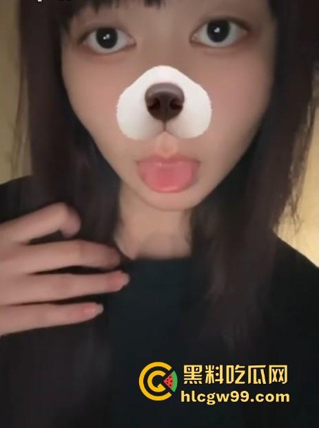 辽宁工商学院极品大三学姐【吴诗芸】给炮友拍裸照被玩腻后曝光，现实中很甜在床很骚。很有撸点！  第10张