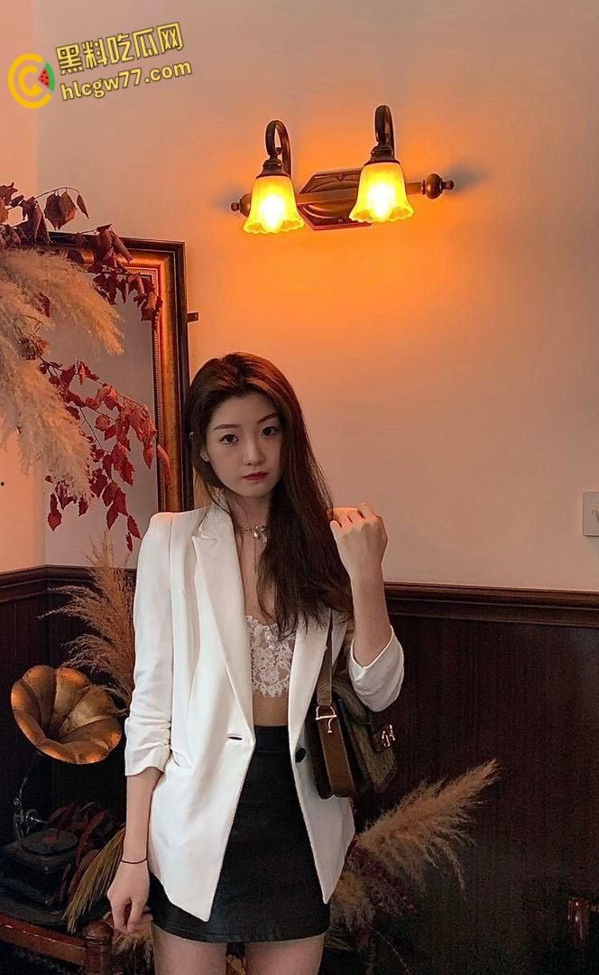 清纯卫校护士【刘思雯】化身淫荡小母狗，宾馆情趣约啪引爆反差诱惑！  第1张