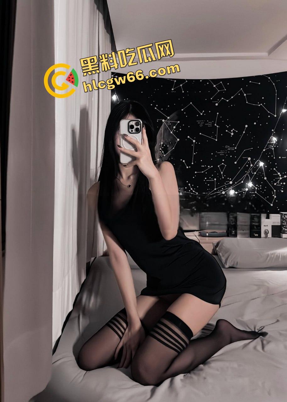 太原母狗级尤物『屠敏丽』人前白虎御姐人后调教3P舔精，黑丝JK样样玩，真不知是哪位大神的专属狗！  第3张