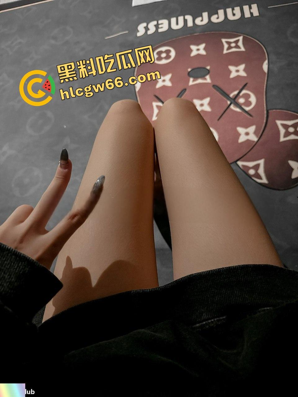 太原母狗级尤物『屠敏丽』人前白虎御姐人后调教3P舔精，黑丝JK样样玩，真不知是哪位大神的专属狗！  第9张