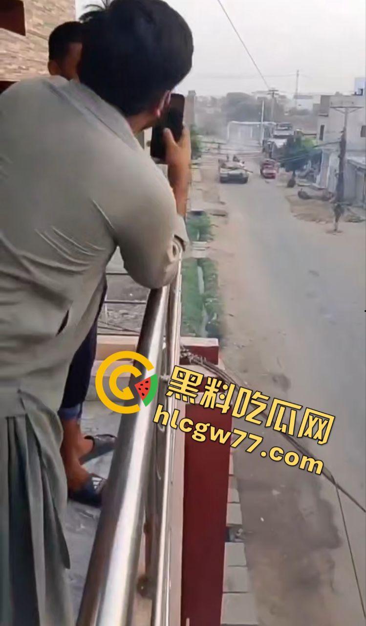 印巴局势炸裂！指挥官游戏玩多了，在游戏中的战术全部实施到现实中了！农民头被炸烂！  第4张