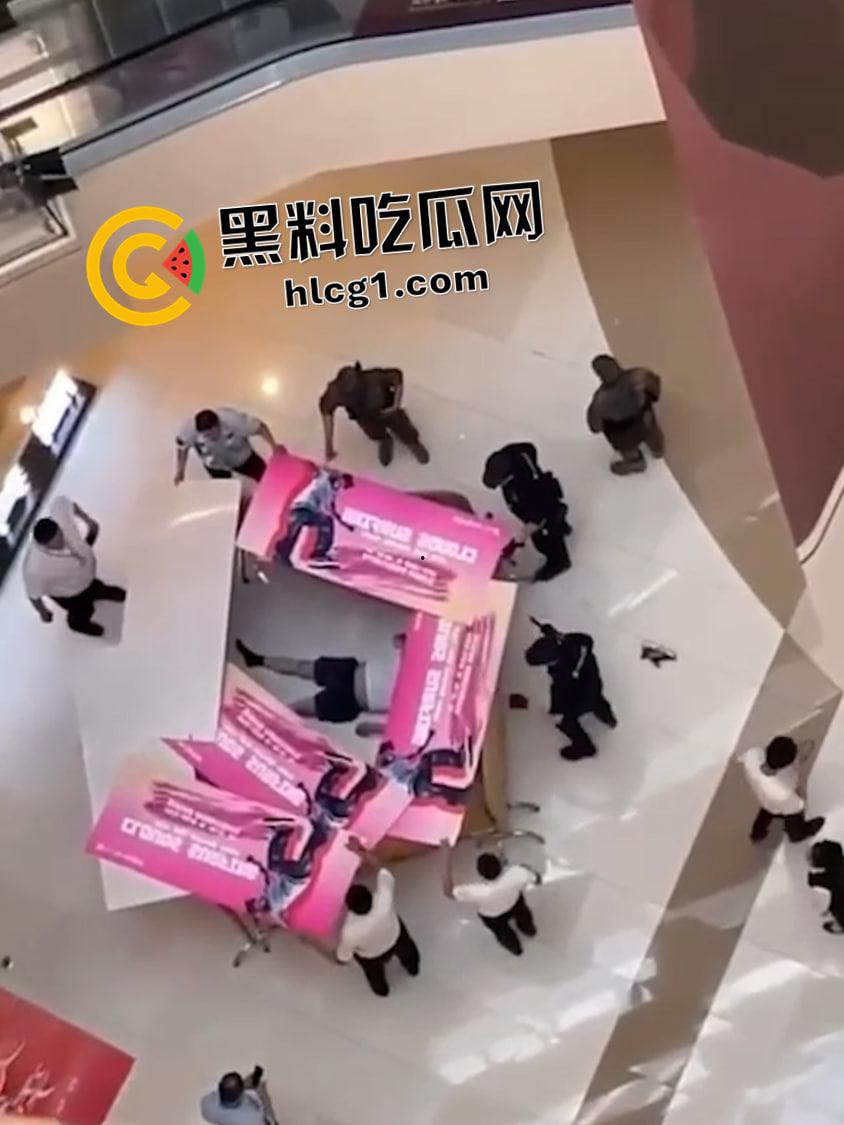 保定万博广场 三天两跳 都直接摔死  现场血腥视频流出 第3张