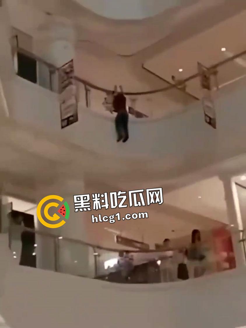 保定万博广场 三天两跳 都直接摔死  现场血腥视频流出 第4张