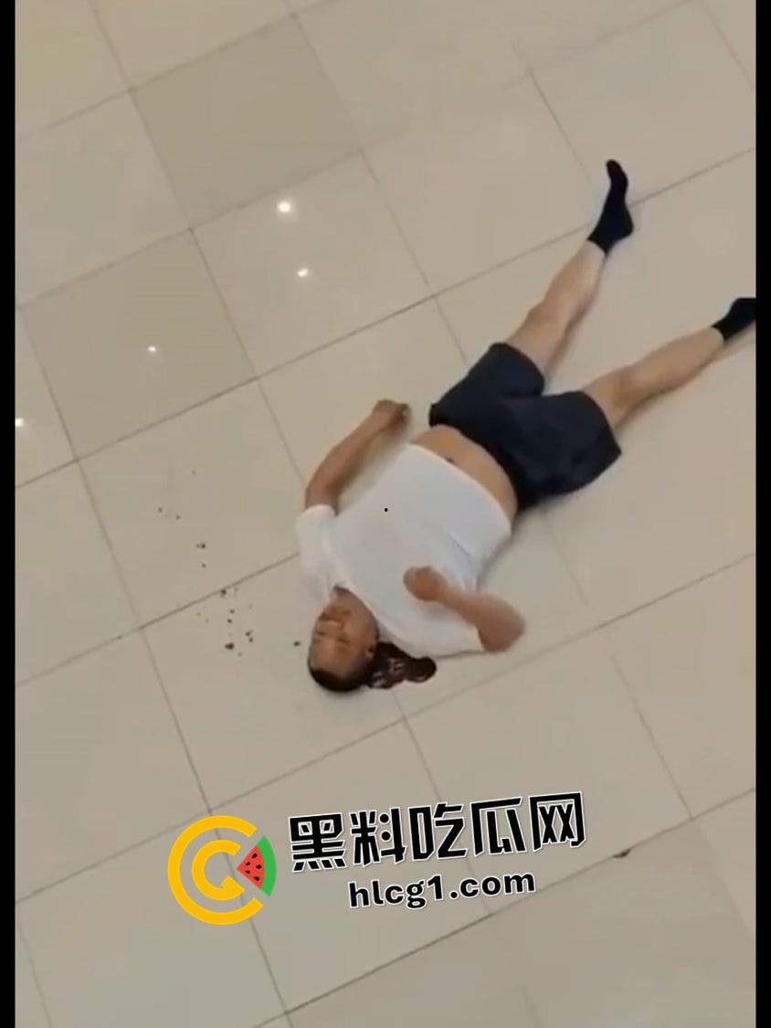 保定万博广场 三天两跳 都直接摔死  现场血腥视频流出 第5张