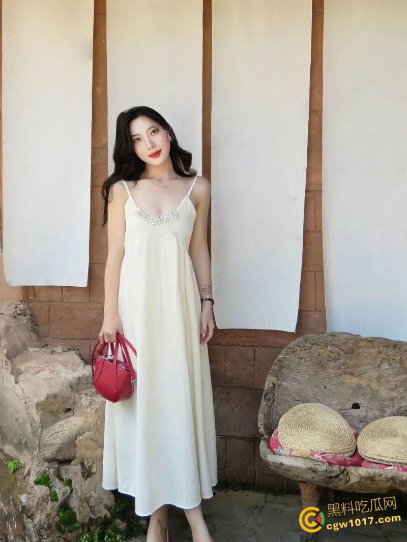 广东惠州小少妇【方瑞祺】，家中跪地口交榨精，打飞机手法堪比技师，黑丝翘臀足交，极致诱惑汁溅高潮！  第1张