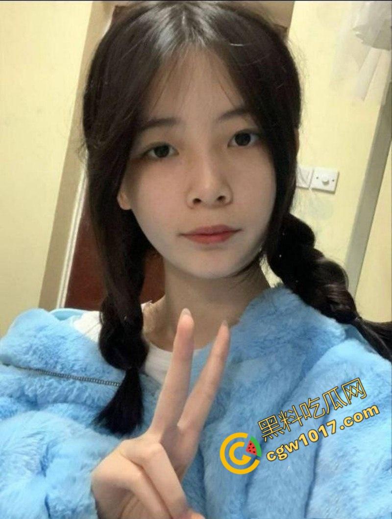 安徽合肥21岁清纯学生妹报复男友，网约激情遇大屌炮友，跪地口交浓精颜射敷脸，淫靡画面刺激至极！  第2张