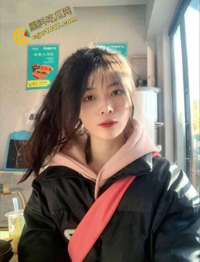 安徽合肥21岁清纯学生妹报复男友，网约激情遇大屌炮友，跪地口交浓精颜射敷脸，淫靡画面刺激至极！  第3张