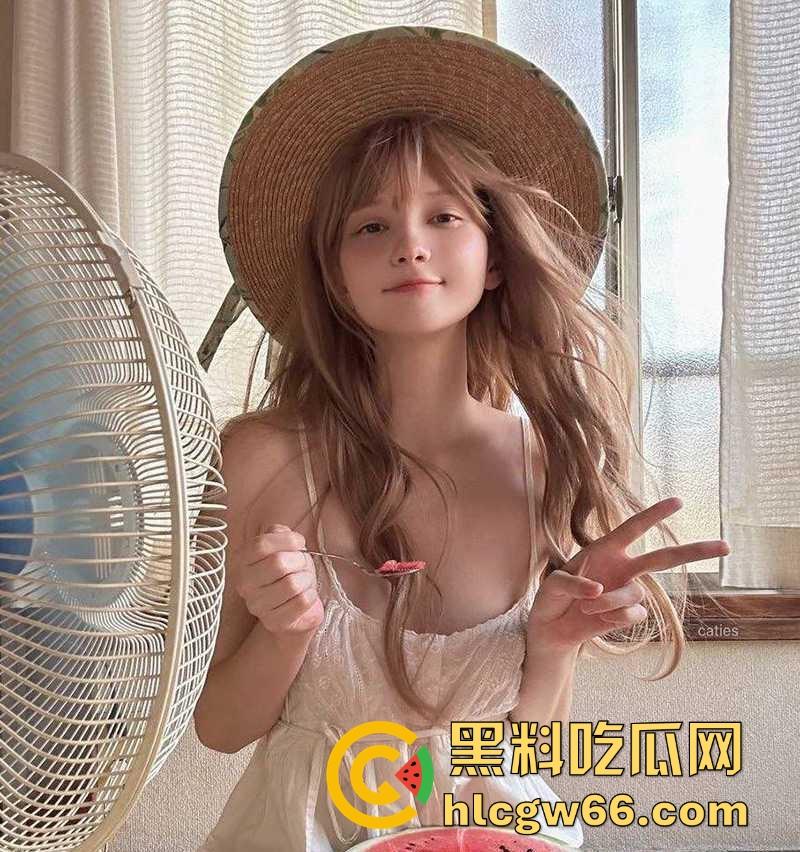 世界首富【马斯克】变性儿子【薇薇安】大尺度写真福利 有钱就是不一样啊这b都做的栩栩如生 变性人天花板！  第11张