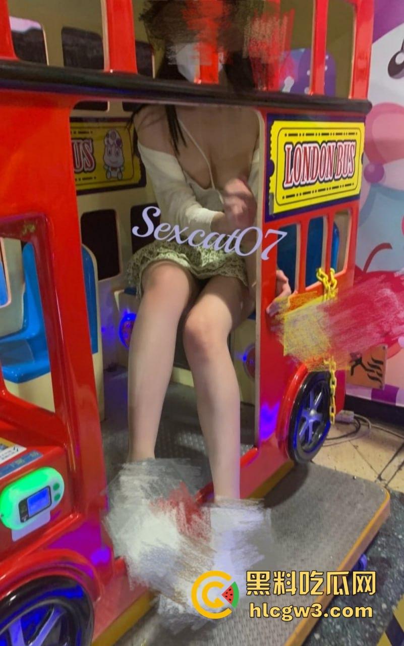 OF绿帽圈爆火的骚妻【性感的猫】私拍流出！福利级换妻淫乱，线下约单男，全程母狗式狂浪！  第11张