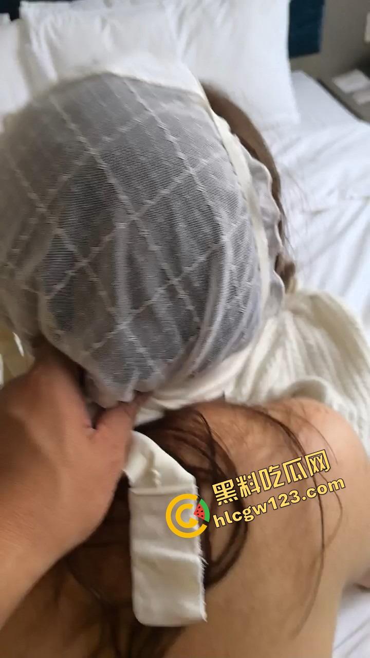 骚逼调教新境界，内裤往脸上一罩直接开干，操得眼都翻白，榨得逼水像喷泉，母狗不狠干她配做母狗？  第10张