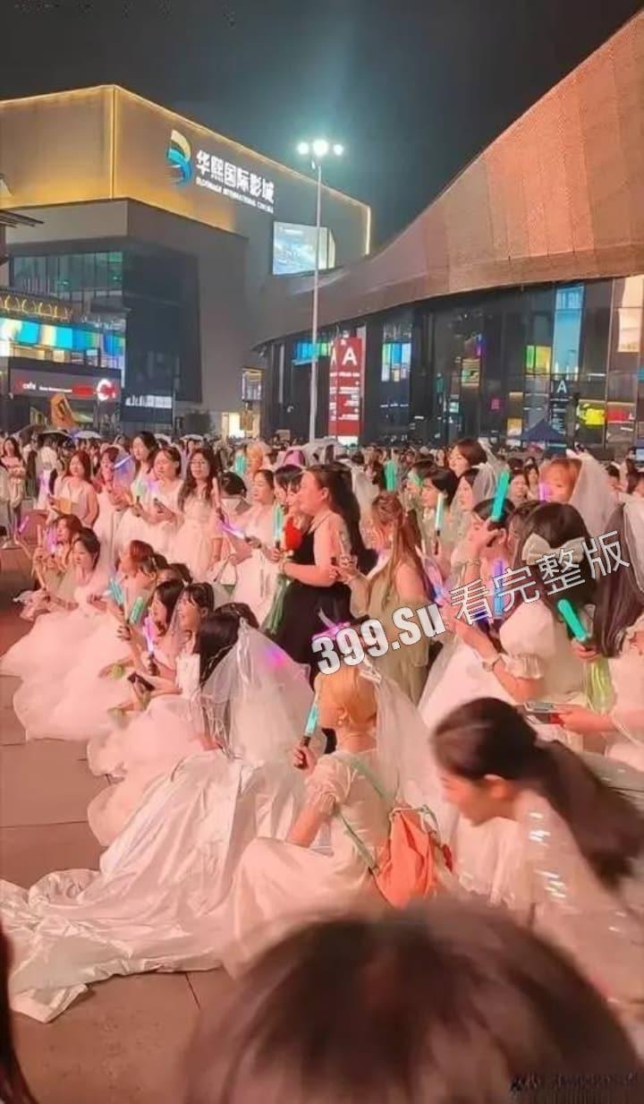 TFBOYS十周年演唱会女粉图鉴  并向抗洪一线的人民子弟兵致敬！ 第9张