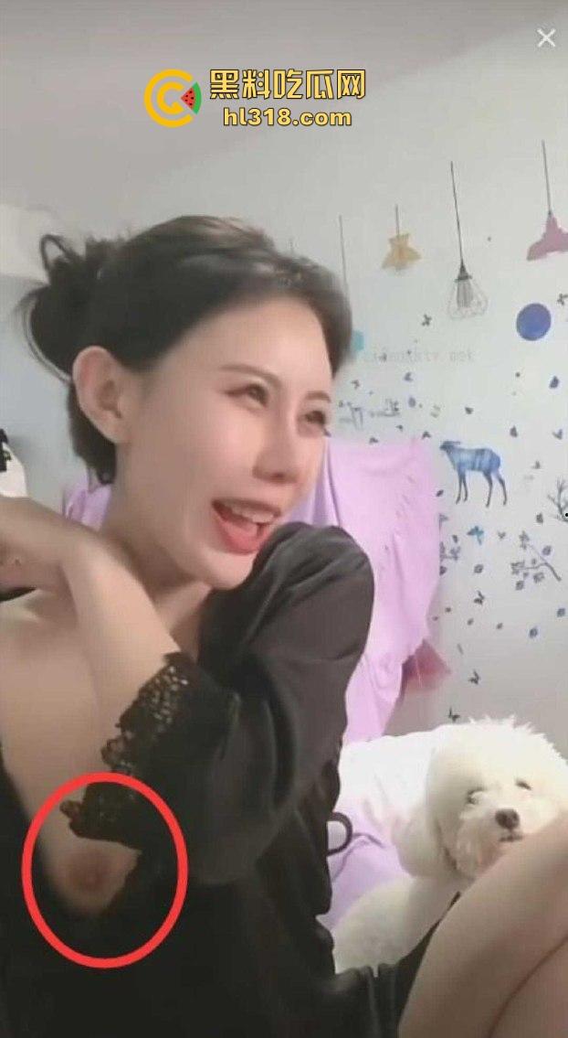抖音极品网红擦边擦出新高度，真空睡衣直播，为了流量多次露奶子，奶头清晰可见！  第2张