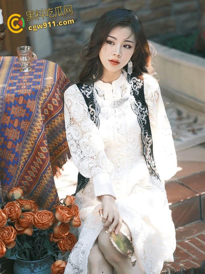 广东阳江纹身少妇【邢道伟】，高颜值尤物被炮友调教，蒙眼下腰撅臀后入，操的淫水滋滋作响 !  第1张