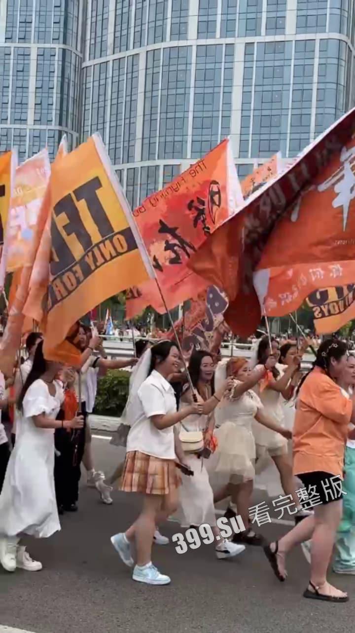 TFBOYS十周年演唱会女粉图鉴  并向抗洪一线的人民子弟兵致敬！ 第18张