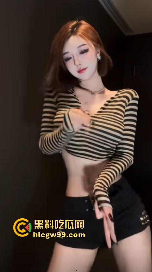 抖音282万粉大长腿御姐【DJ Nico】爱跳舞泄密，金主爸爸无套内射精致美穴，原来是个拜金婊，粉丝心碎！  第10张