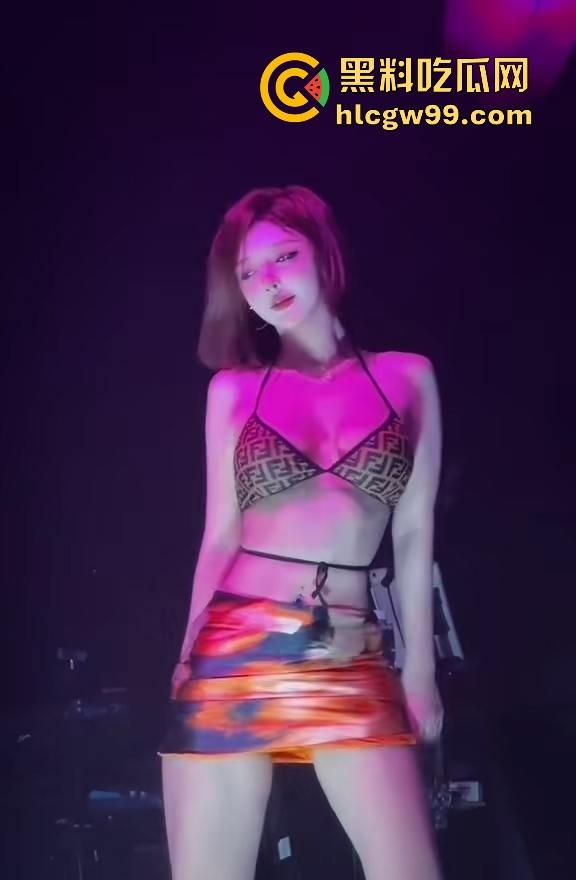 抖音282万粉大长腿御姐【DJ Nico】爱跳舞泄密，金主爸爸无套内射精致美穴，原来是个拜金婊，粉丝心碎！  第14张