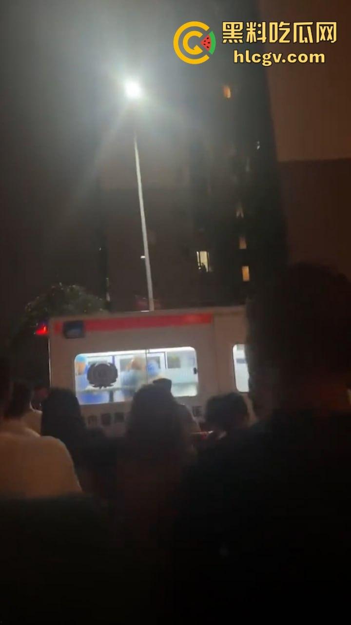 广东珠江铂世湾保安暴力打小孩引众怒！数百业主围堵救护车讨要说法  第4张