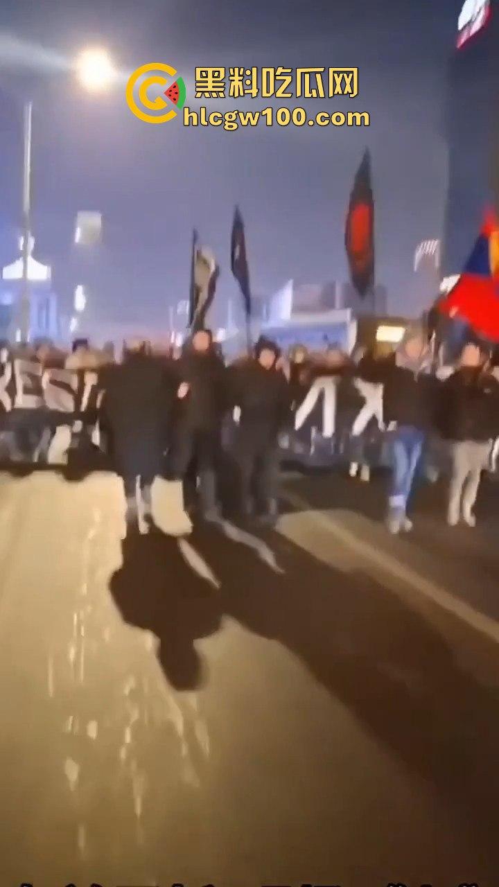 蒙古首都乌兰巴托市中心发生大规模示威游行，原来邻国也不是想象中的那么太平嘛  第3张