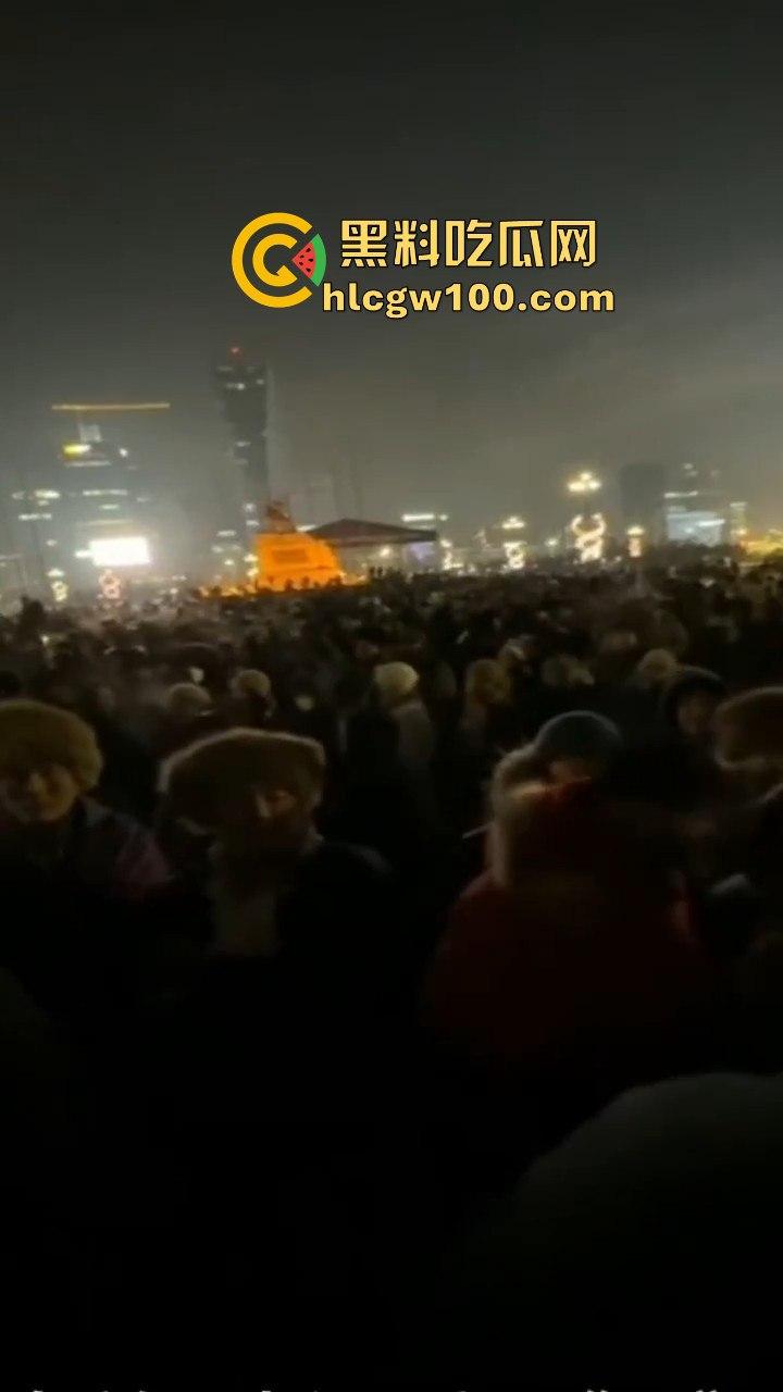 蒙古首都乌兰巴托市中心发生大规模示威游行，原来邻国也不是想象中的那么太平嘛  第4张